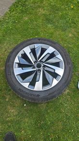 skoda  kodiak alloy wheel.l.no scratch,  no damaged.tyre perfect 95%