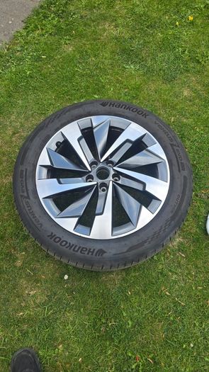 skoda  kodiak alloy wheel.l.no scratch,  no damaged.tyre perfect 95%