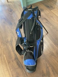 Junior golf bag with stand ( suit upto 9 yr olds)
