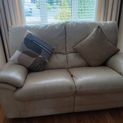 Beautiful set 2 x 2 seaters and 1 recliner chair