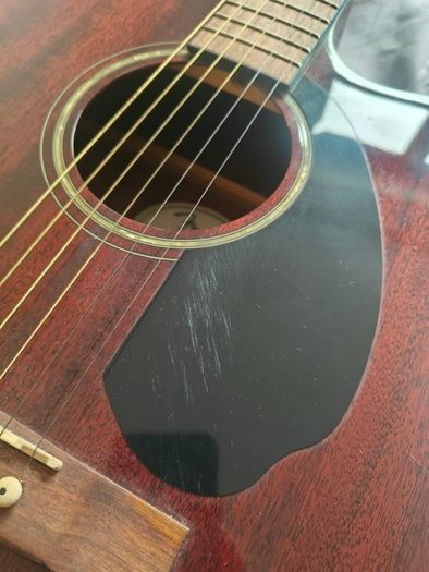 Mahagony Acoustic Steel Guitar including Capo, Case and picks