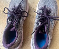 Asics woman's Novablast 2
