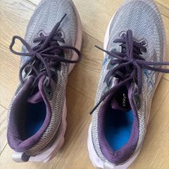 Asics woman's Novablast 2