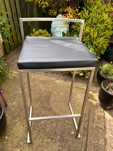 Kitchen island chair
