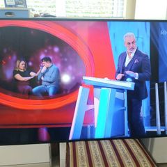 Samsung 55 inch smart 4k hdmi tv with wall mount.