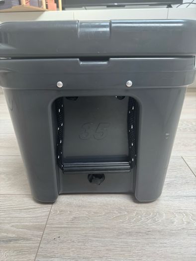 Yeti Thundra 35 Cool Box