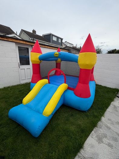 kids bouncy castle