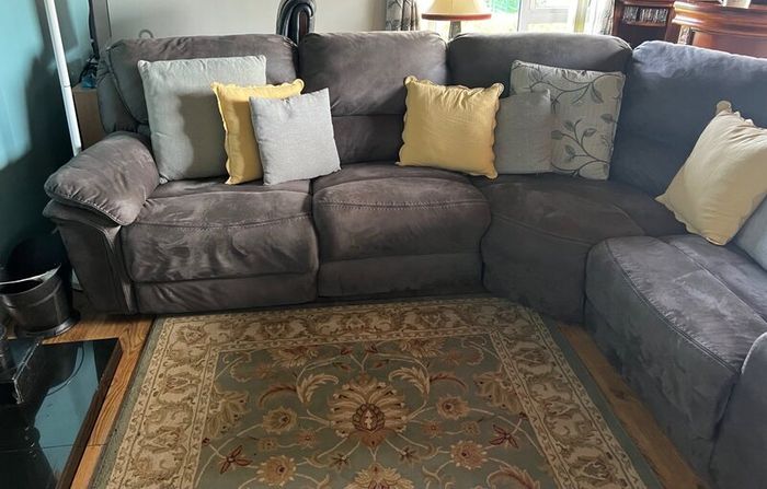 Corner sofa 6 seater 3 reclining  sofas all in per