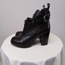 Women's boots Image 2