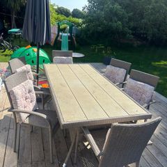 Outdoor table and 6 chairs