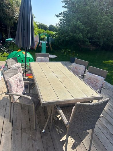 Outdoor table and 6 chairs