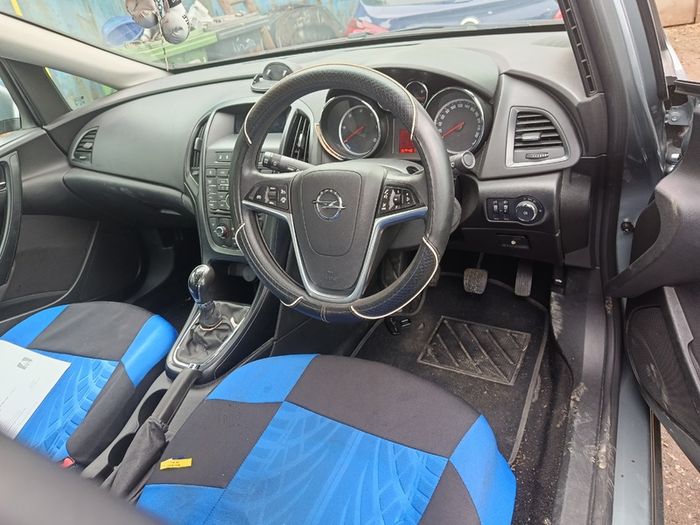 Opel astra saloon 1.3 diesel 2014 for breaking only