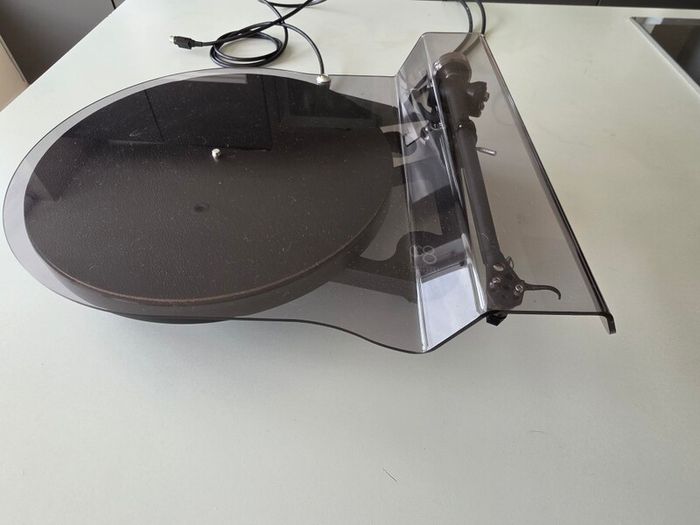 Rega Planar 8 with Ortofon 2M Black