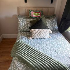 Double ottoman bed