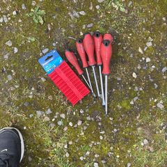 free screwdrivers and plugs