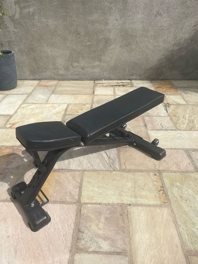 Weights Bench -Heavy Duty , adjustable , almost new.