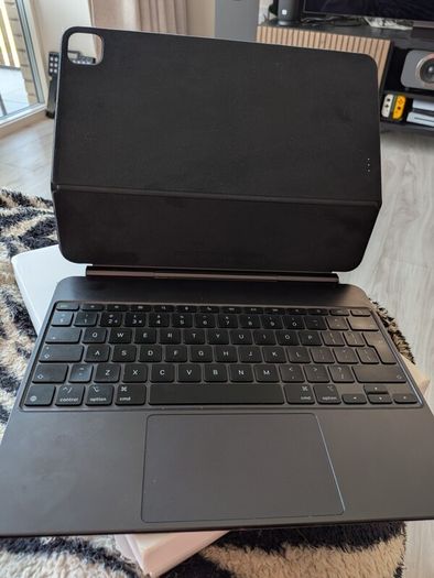 iPad M5 / M4 Magic Keyboard 13 inch (Read Description)