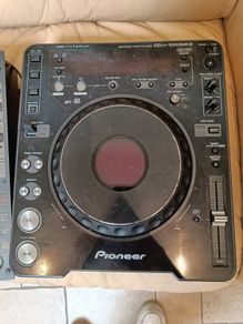 2 Pioneer CDJ 1000 MK 3 Decks and a Pioneer DJM-500