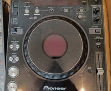 2 Pioneer CDJ 1000 MK 3 Decks and a Pioneer DJM-500