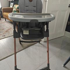 Baby highchair maxicosy