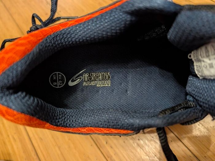 Mens running shoes