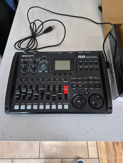 Zoom R8 Recorder/Sampler/Interface/Controller