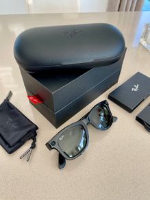 Rayban Stories Wayfarer Smart Glasses with dual cameras - Shiny Black Sunglasses