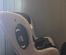 Axkid Modukid toddler seat and isofix base