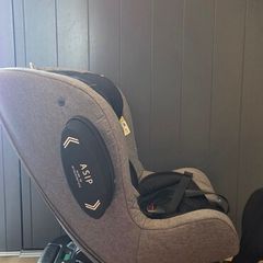 Axkid Modukid toddler seat and isofix base