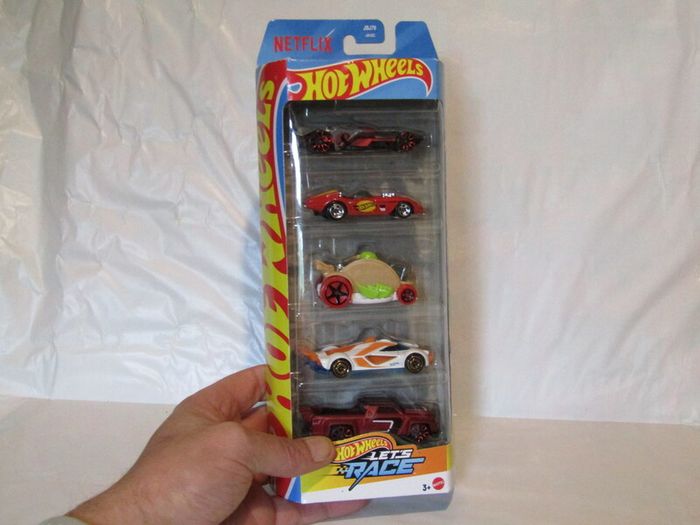 Hot Wheels NETFLIX Let's RACE 5 Pack Assortment 1:64 Cars Brand New Sealed