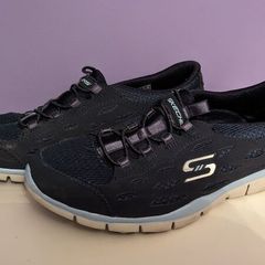 Skechers size 4