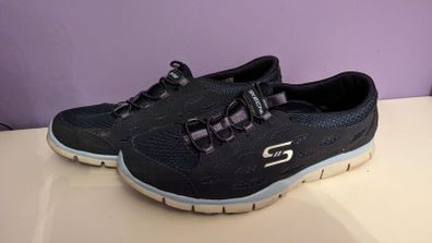 Skechers size 4