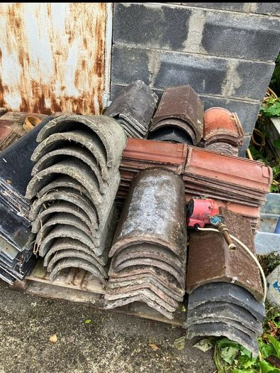 Roof Tiles, Slates and Ridges (6x Pallets)