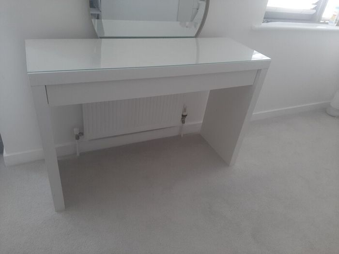 Dressing table