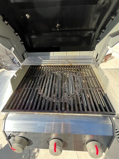 Weber Spirit II 3-burner BBQ - only 9 months old!