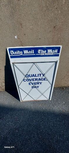 Daily mail ,ie mail on sunday newspaper advertising stand ,great colours,nice condition,,sold as seen ,buyer collects,,see pictures for condition,