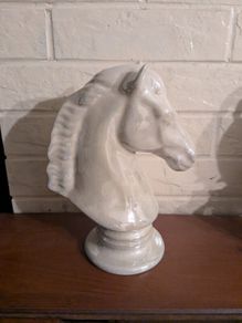 Lustre horse bust