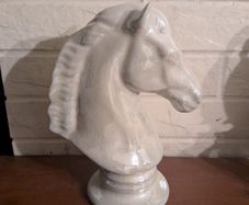 Lustre horse bust
