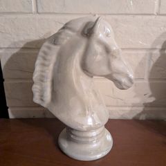 Lustre horse bust