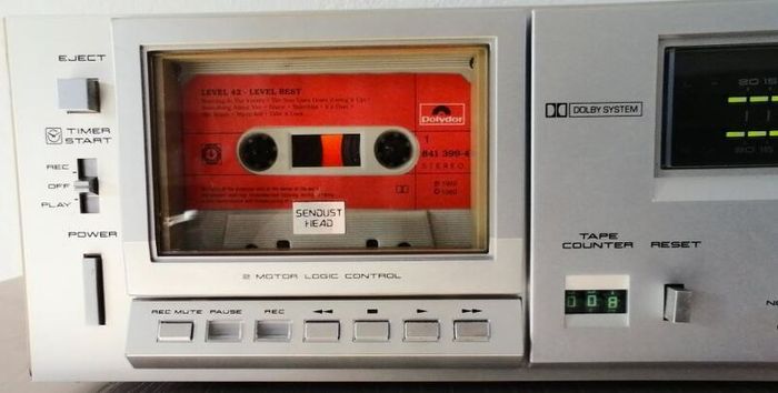 From 1982  Akai - CS-F11 Audio-cassette deck, working good.
