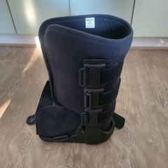 Medical boot size M
