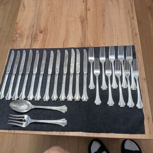 F.B. Rogers American Chippendale silver-plated cutlery set