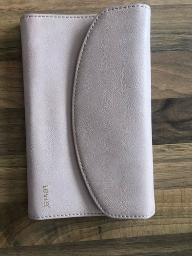 Levis tripping wallet