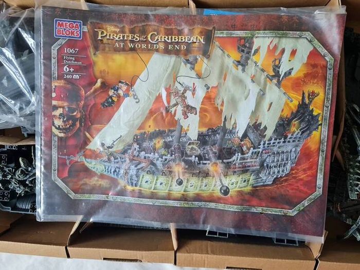 Vintage 2006 mega blocks pirates of the Caribbean At world end 1067 Flying Dutchman Brand new sealed