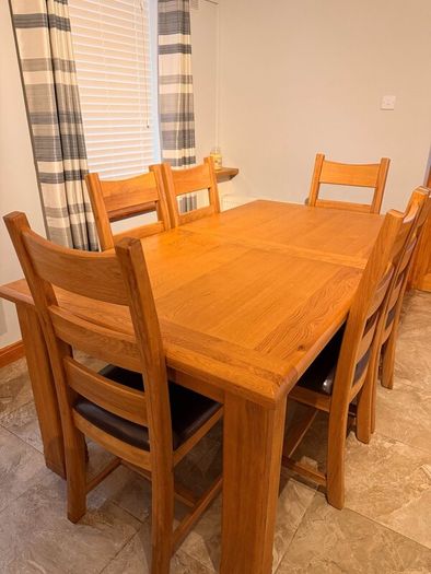 Solid oak extendable table