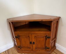Corner Unit / TV Stand