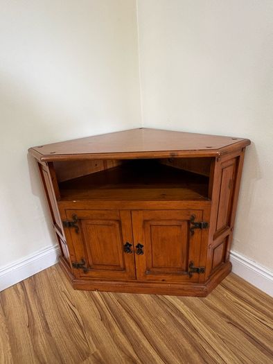 Corner Unit / TV Stand