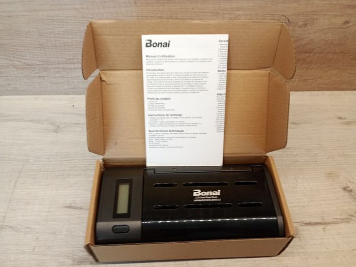 BONAI LCD Rechargeable Battery Charger For C, D, AA, AAA Battery (Ni-Mh or Ni-Cd) and 9V Battery (Ni-Mh or Li-ion) - LCD Universal Battery Charger With Discharge Function [Black]