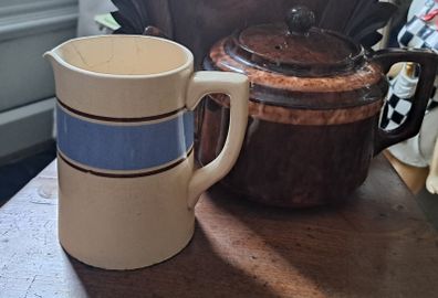 Carrigaline teapot and jug