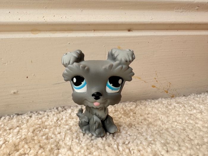 Hasbro Grey Schnauzer Littlest Pet Shop Dog 1393 approx. 5 cm. Used Please see photos